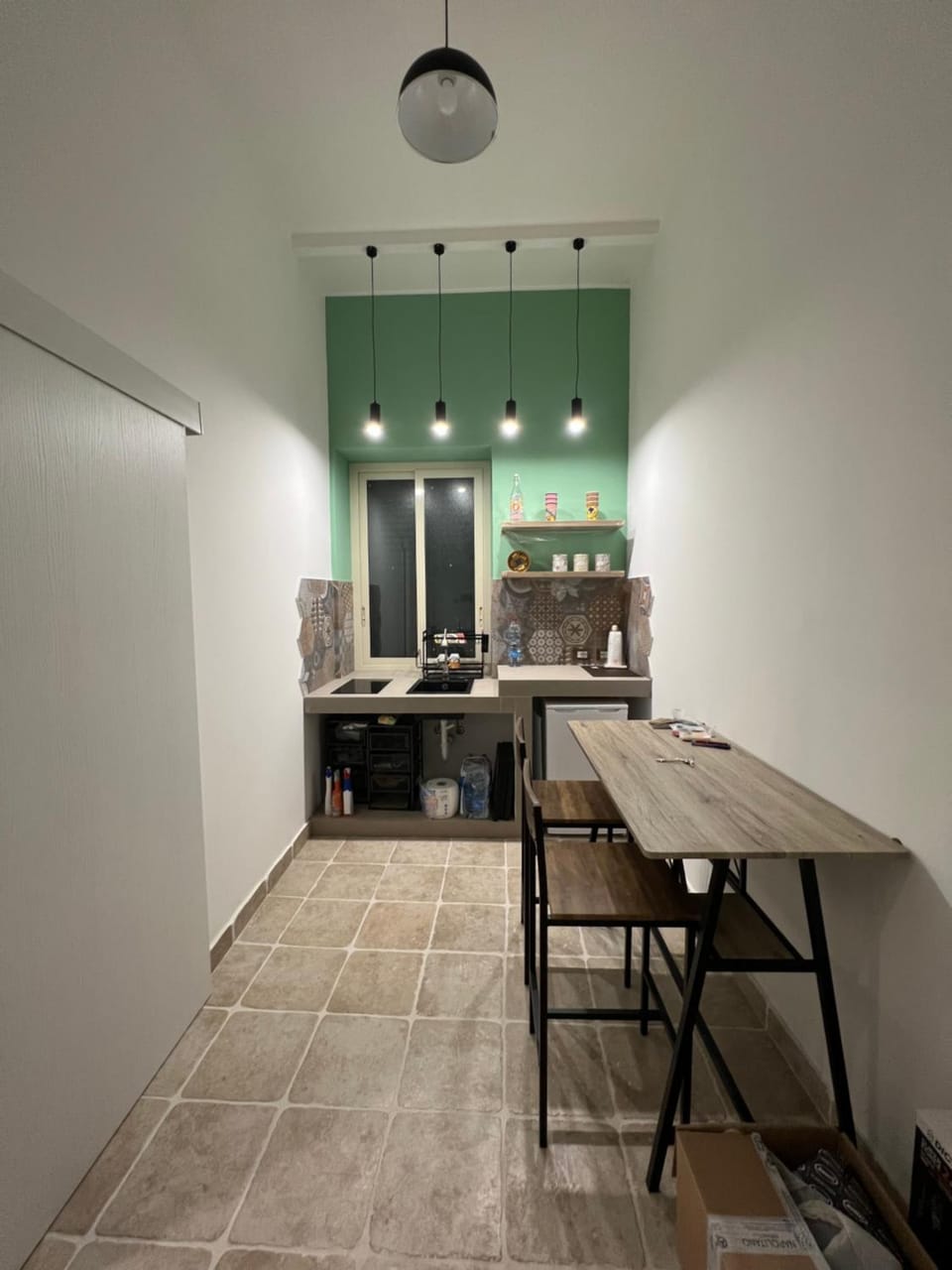 Kitchen or kitchenette, Dining area