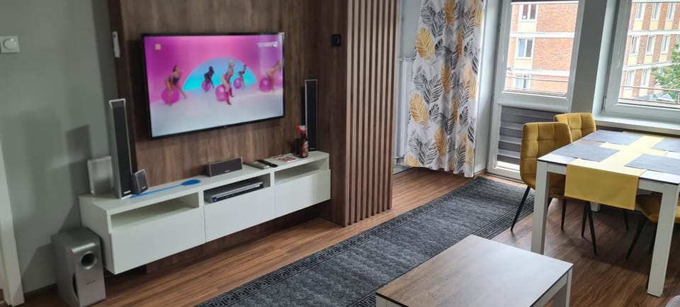 Communal lounge/ TV room, Living room, Seating area, Dining area, hair dresser
