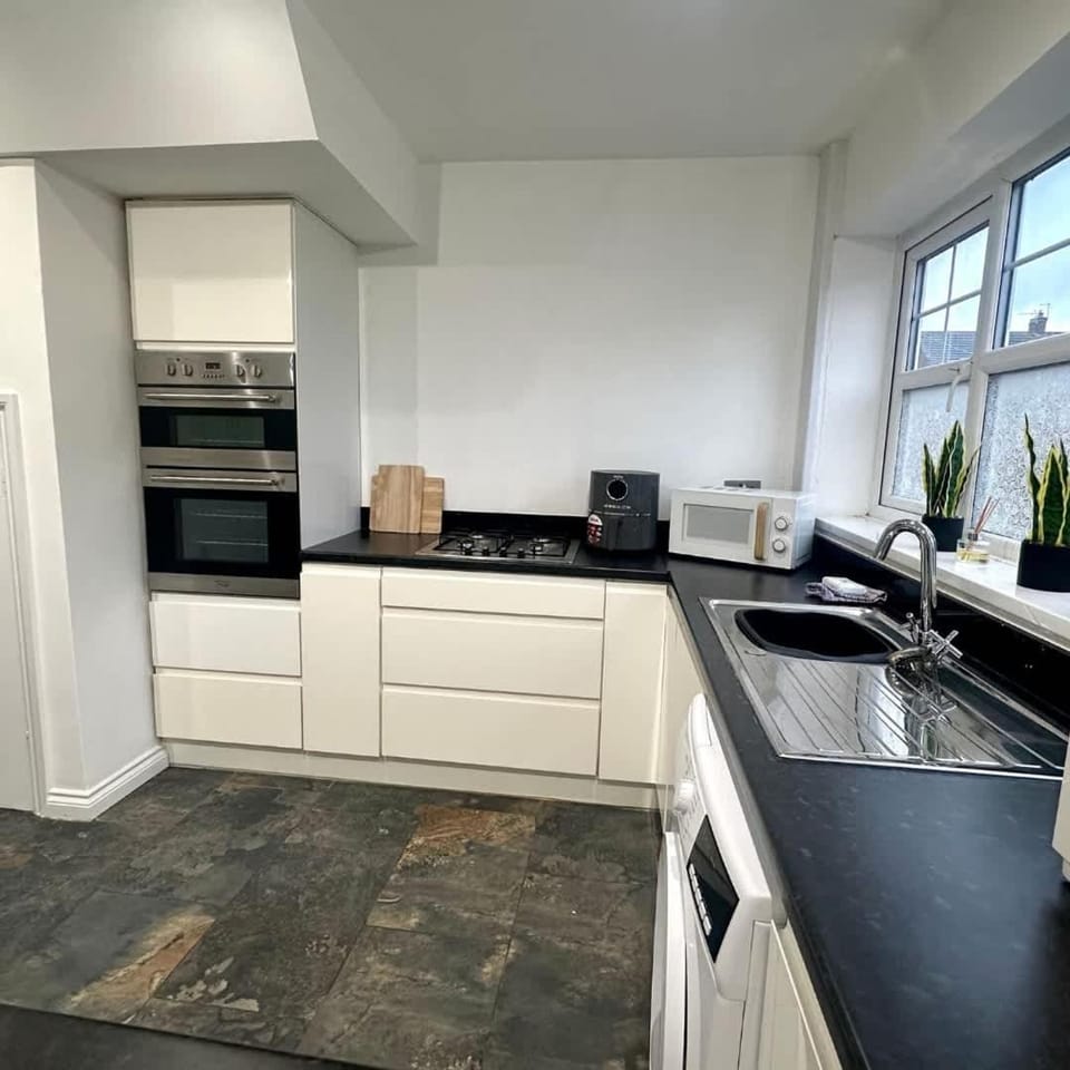 Carew Place by Blue Skies Stays House in Hartlepool