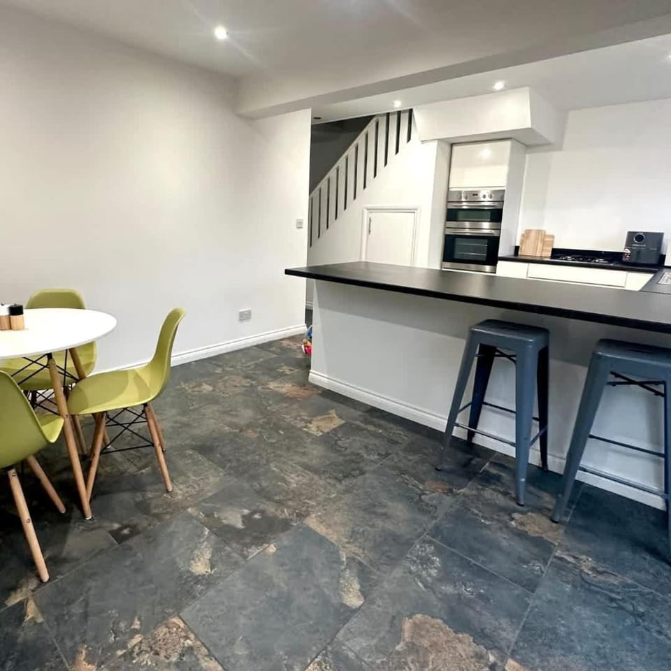 Carew Place by Blue Skies Stays House in Hartlepool