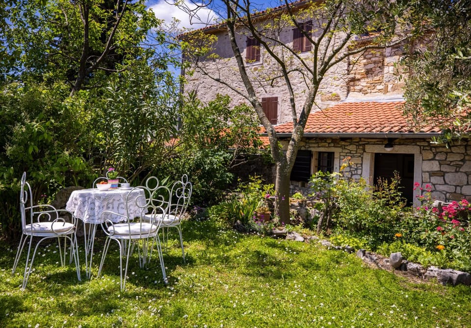 Property building, Garden, Seating area, Garden view