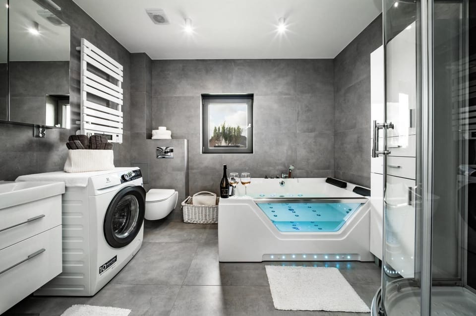 Hot Tub, Bathroom, towels, washing machine