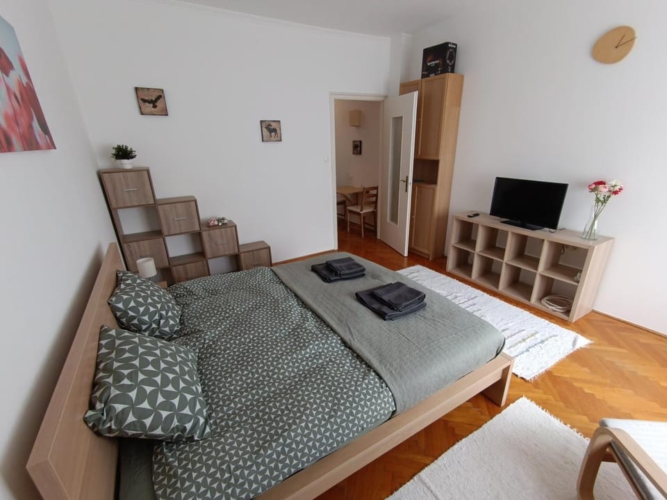 Bed, Photo of the whole room