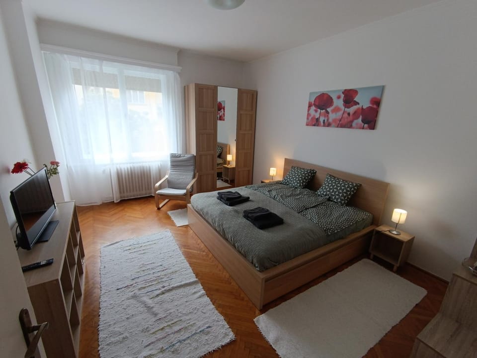 Bed, Photo of the whole room