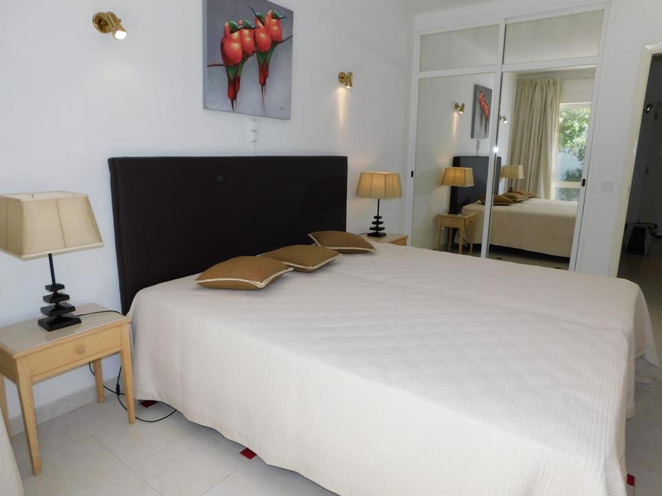 Perola Meia Praia Apartment in Lagos