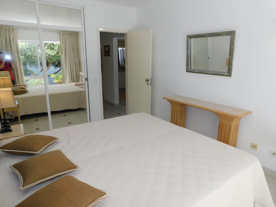 Perola Meia Praia Apartment in Lagos