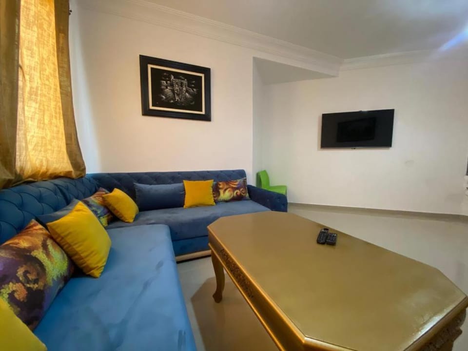 Communal lounge/ TV room, TV and multimedia, Living room, Seating area, Evening entertainment