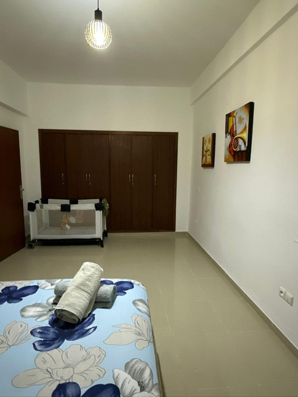 Bed, Bedroom, towels, wardrobe