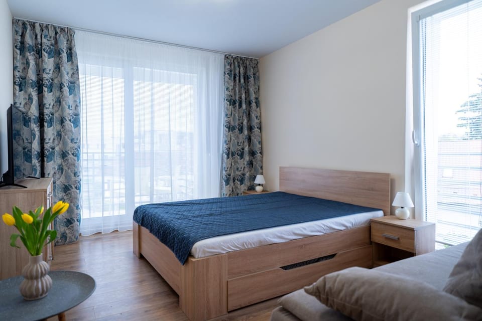 Photo of the whole room, Bedroom