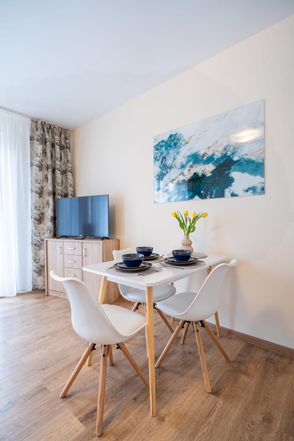 TV and multimedia, Dining area