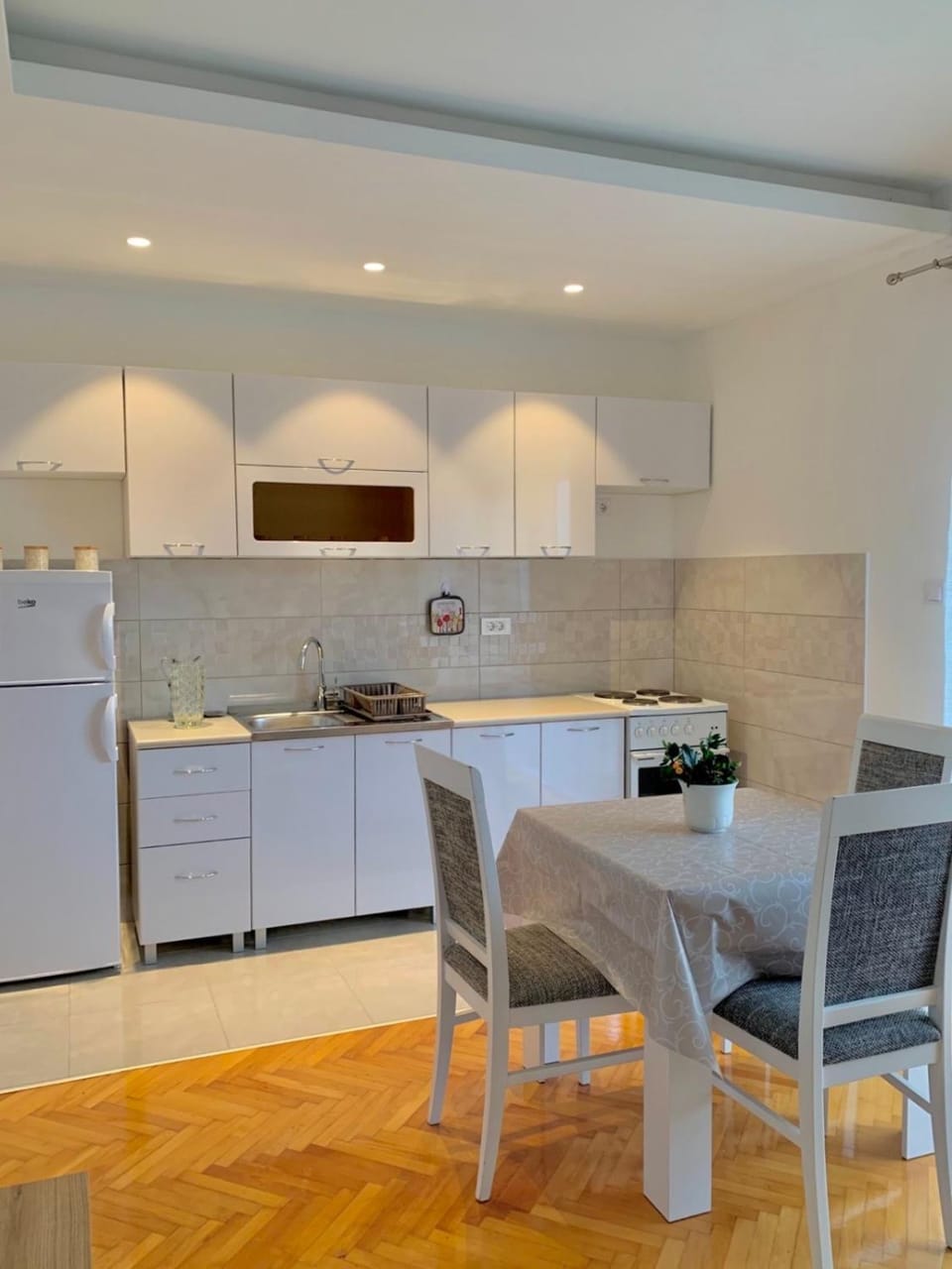 Kitchen or kitchenette, Dining area, pet friendly