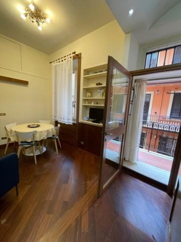 Colosseum Street Apartment in Rome