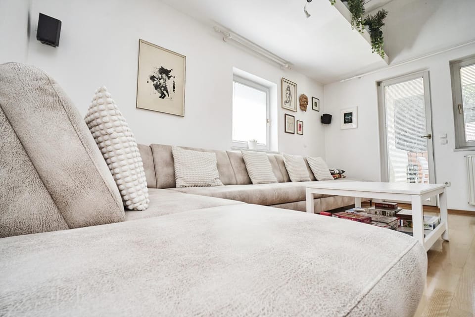 Living room, Seating area, air conditioner