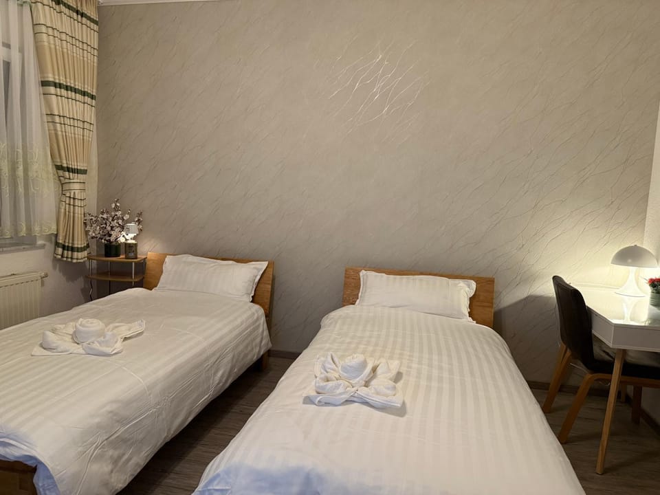 Käthe-Kollwitz-Straße 54, F2 Apartment in Thuringia, Germany