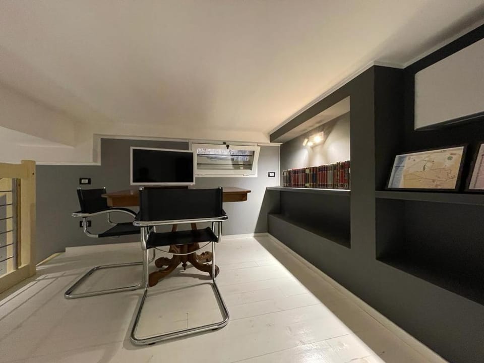 TV and multimedia, Seating area, air conditioner