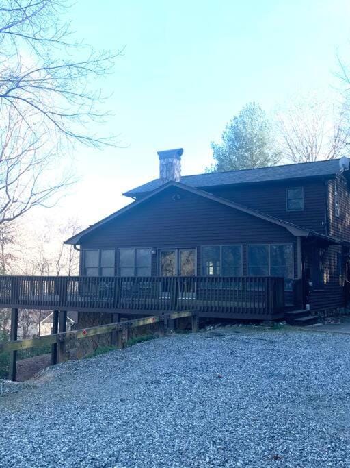 Lure Me Inn - WALK to all resort amenities House in Lake Lure