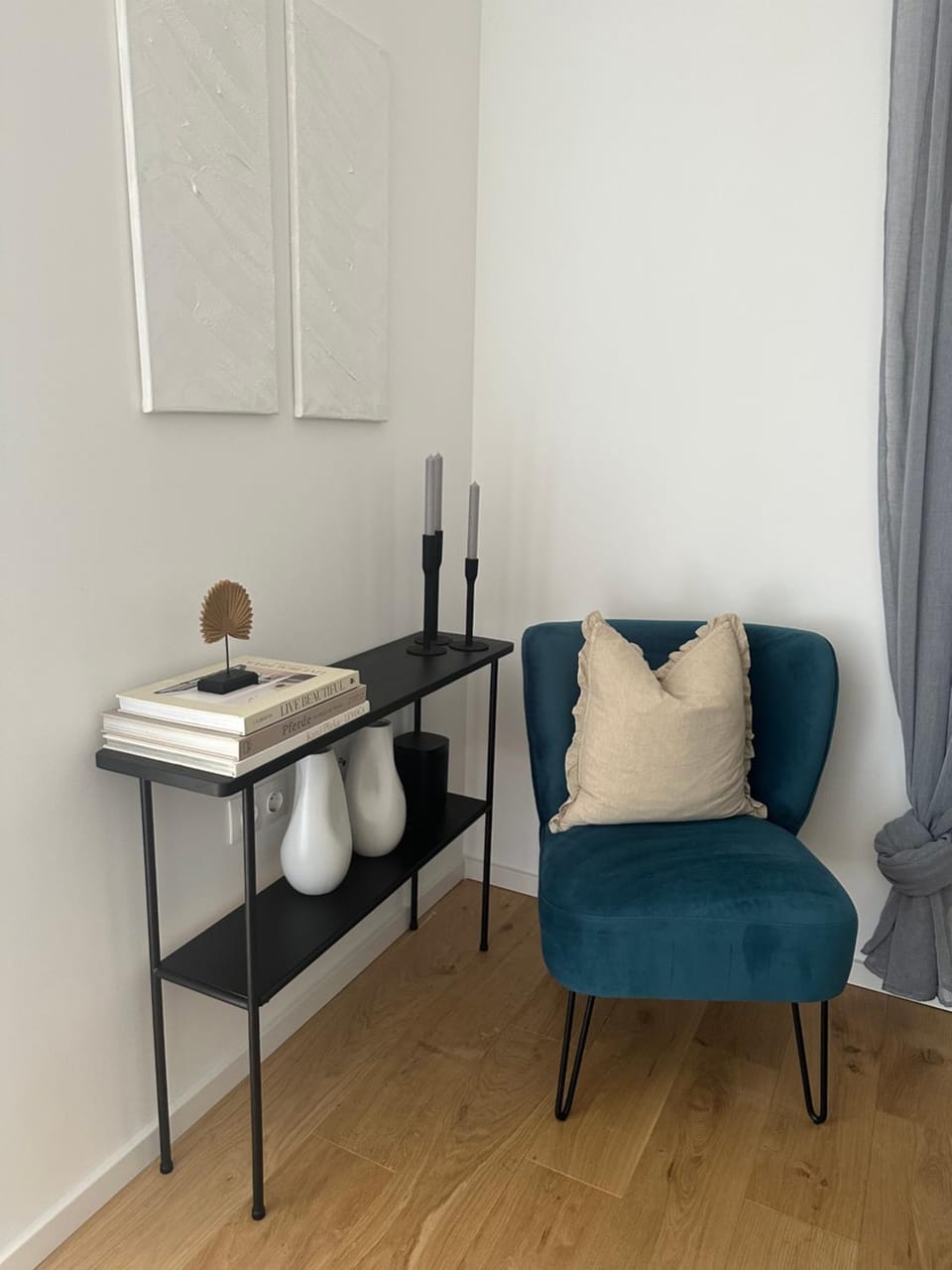 Living room, Seating area, hair dresser