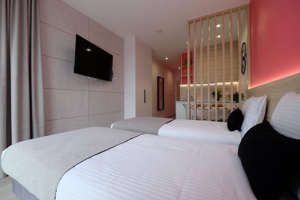 Communal lounge/ TV room, Bed, TV and multimedia, Evening entertainment, Bedroom