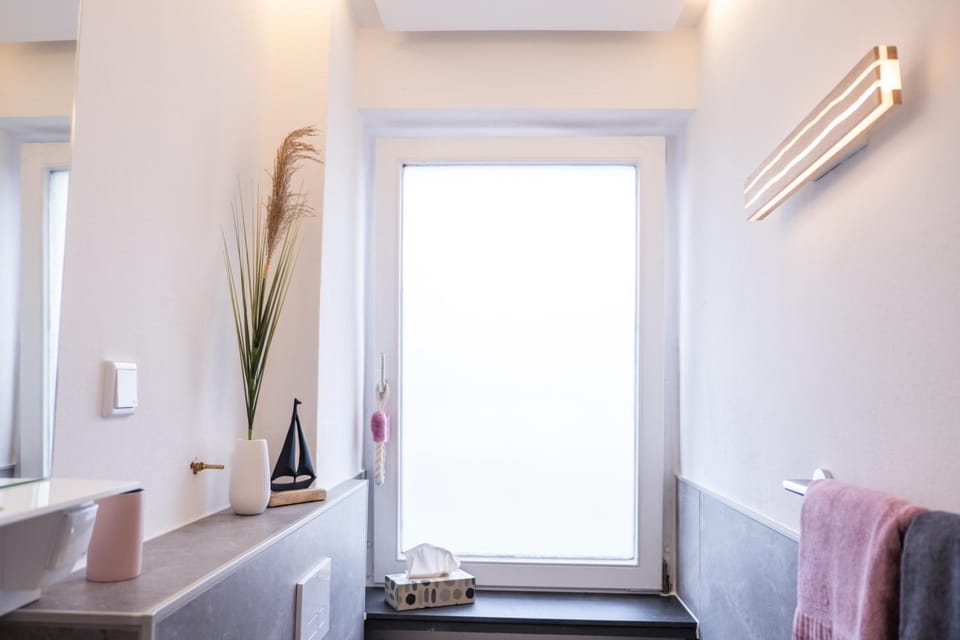 Bathroom, towels