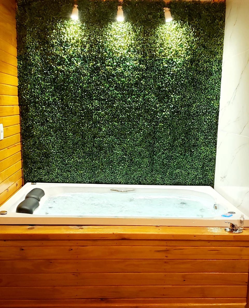 Hot Tub, Bathroom
