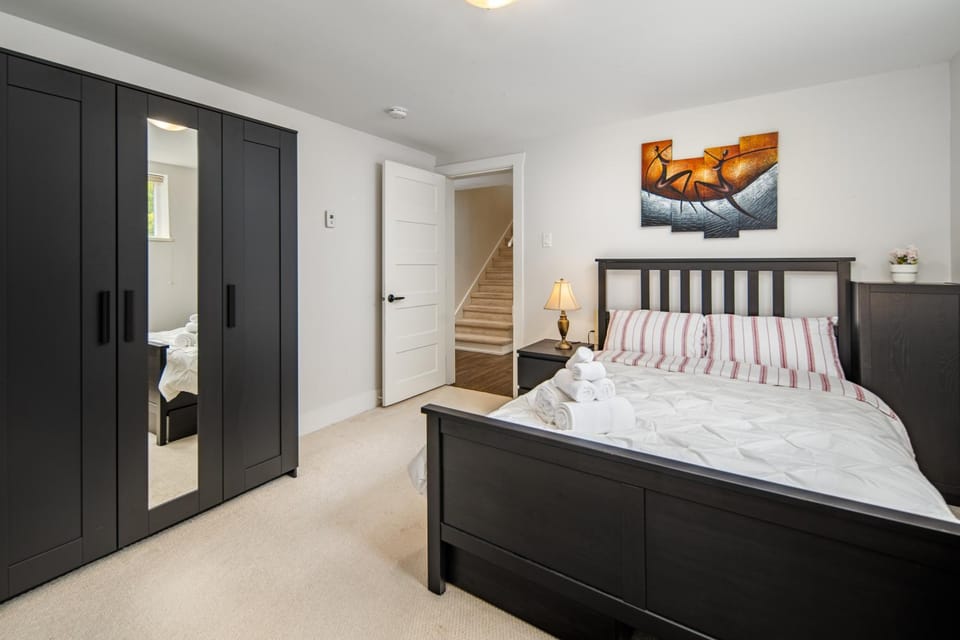 Bedroom, wardrobe