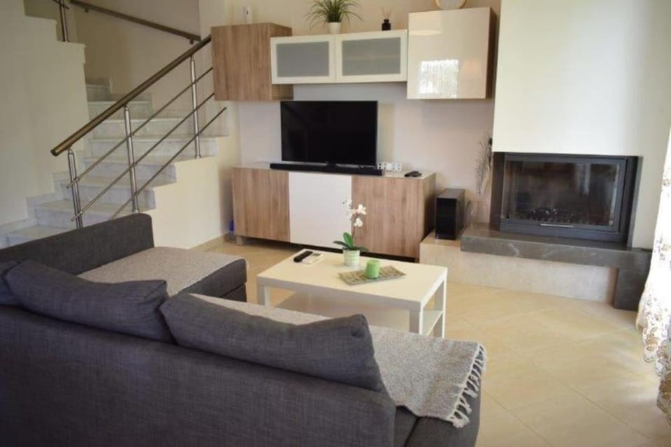 TV and multimedia, Living room, Seating area, flat iron