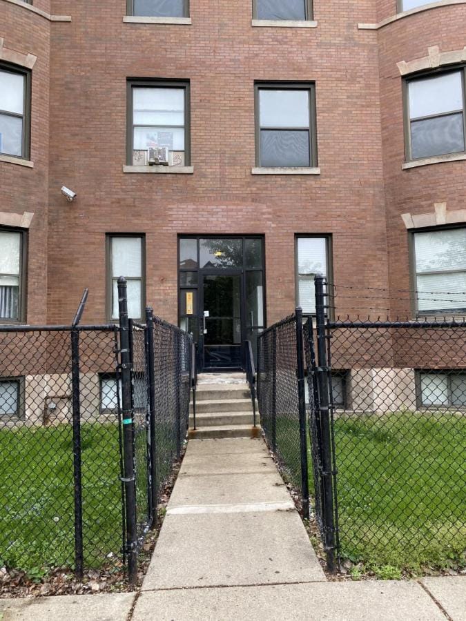 Modern 3 Bedroom Close to Downtown Chicago Apartment in Chicago