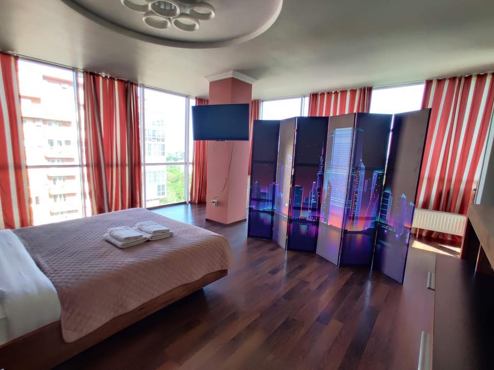 Bed, Photo of the whole room, Bedroom, towels