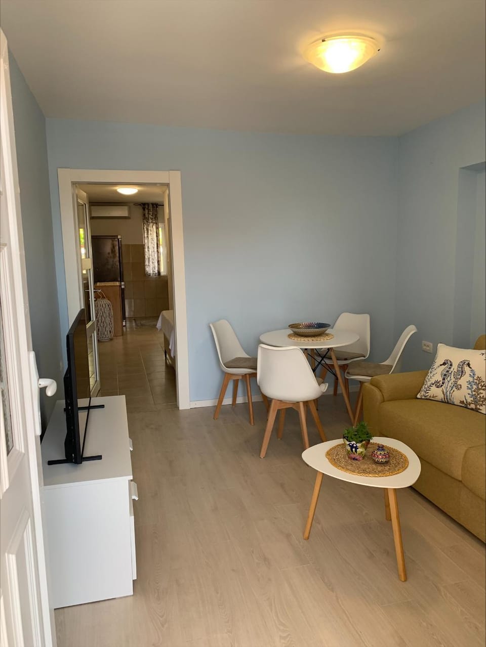 TV and multimedia, Living room, Seating area, Dining area, Evening entertainment