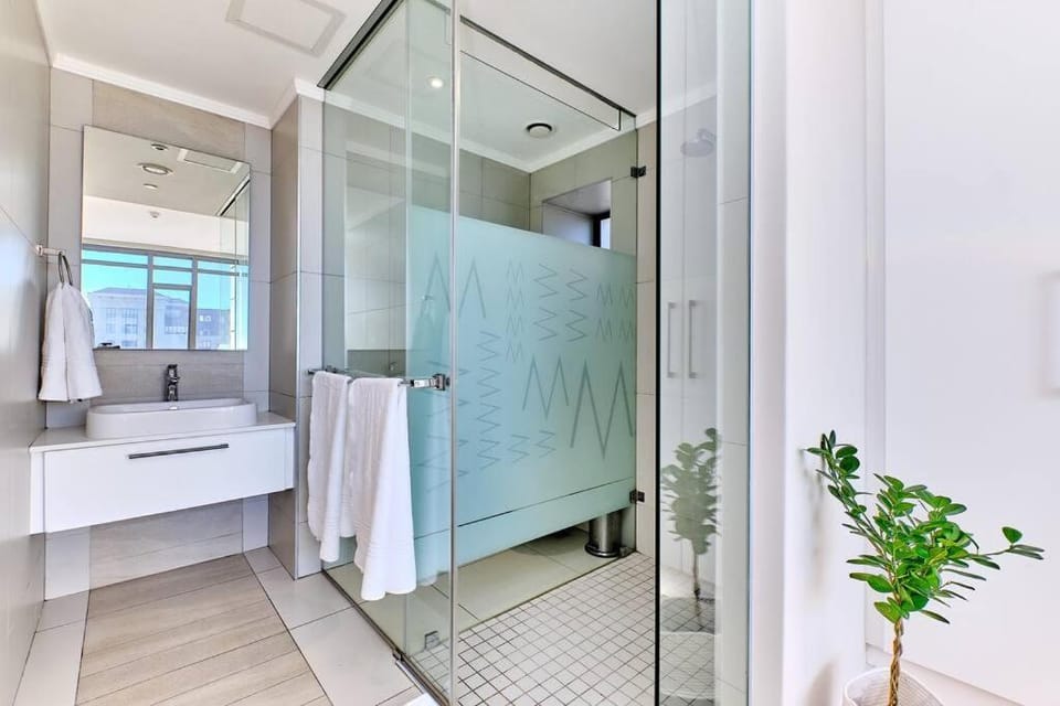 Exclusive 2bed/2.5 Bath in Sandton Apartment in Sandton