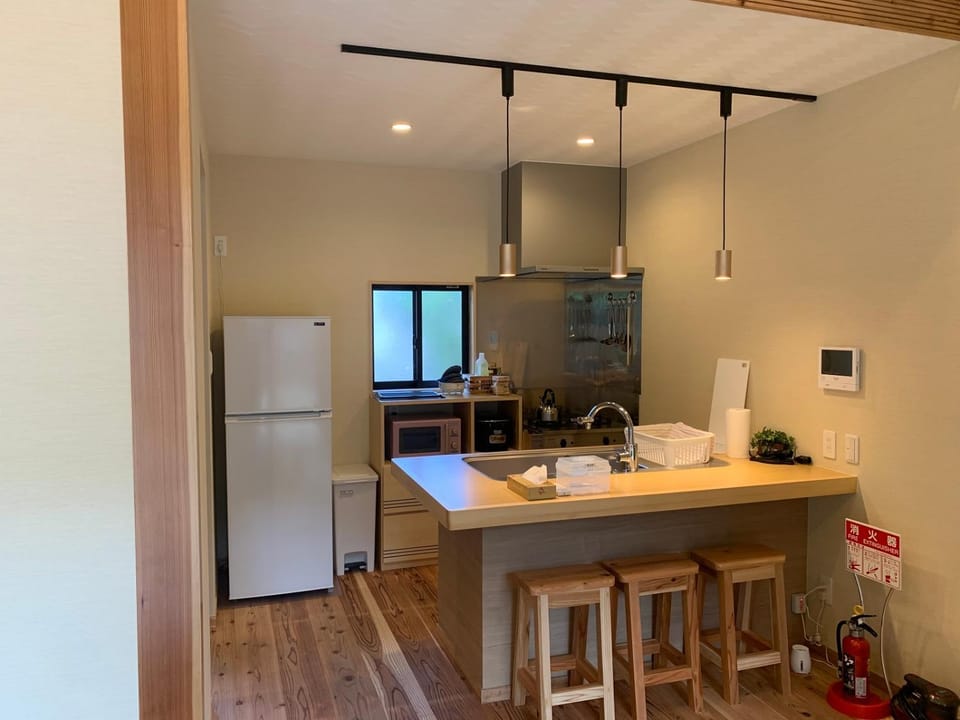 Dining area, kitchen