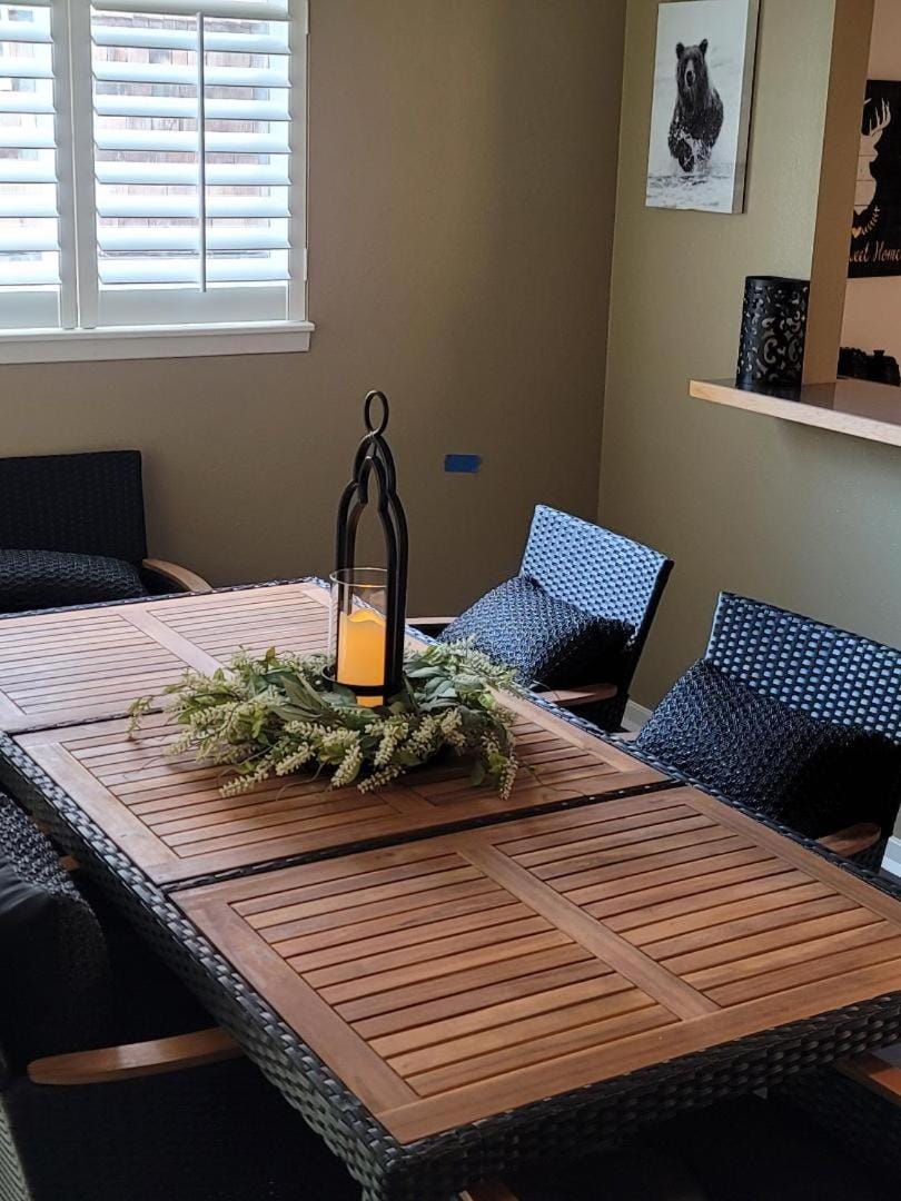 Seating area, Dining area