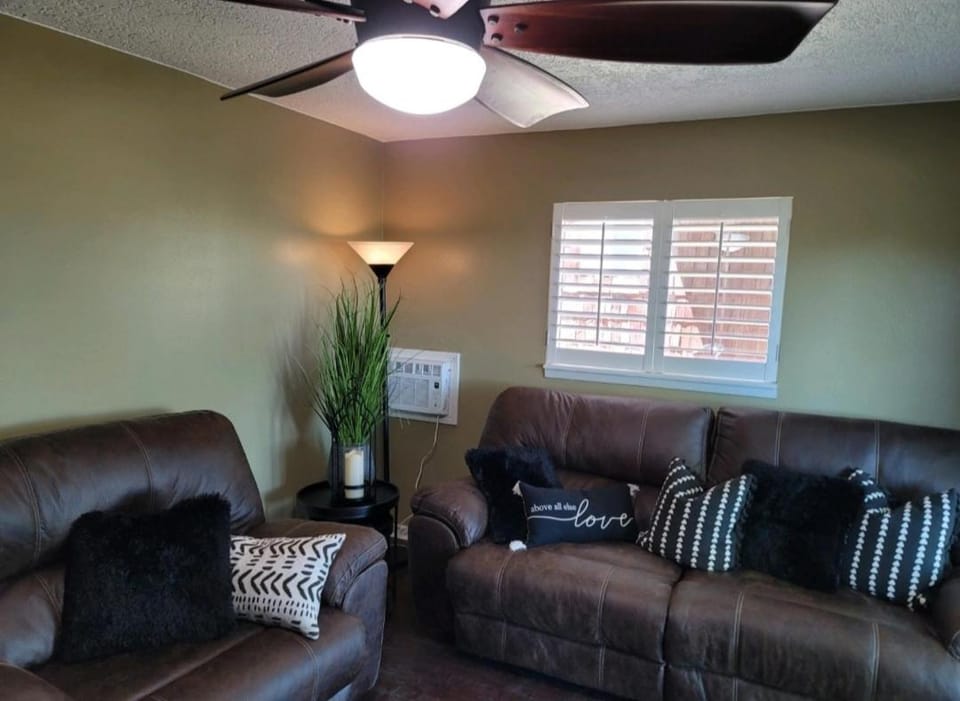 Living room, Seating area, fireplace