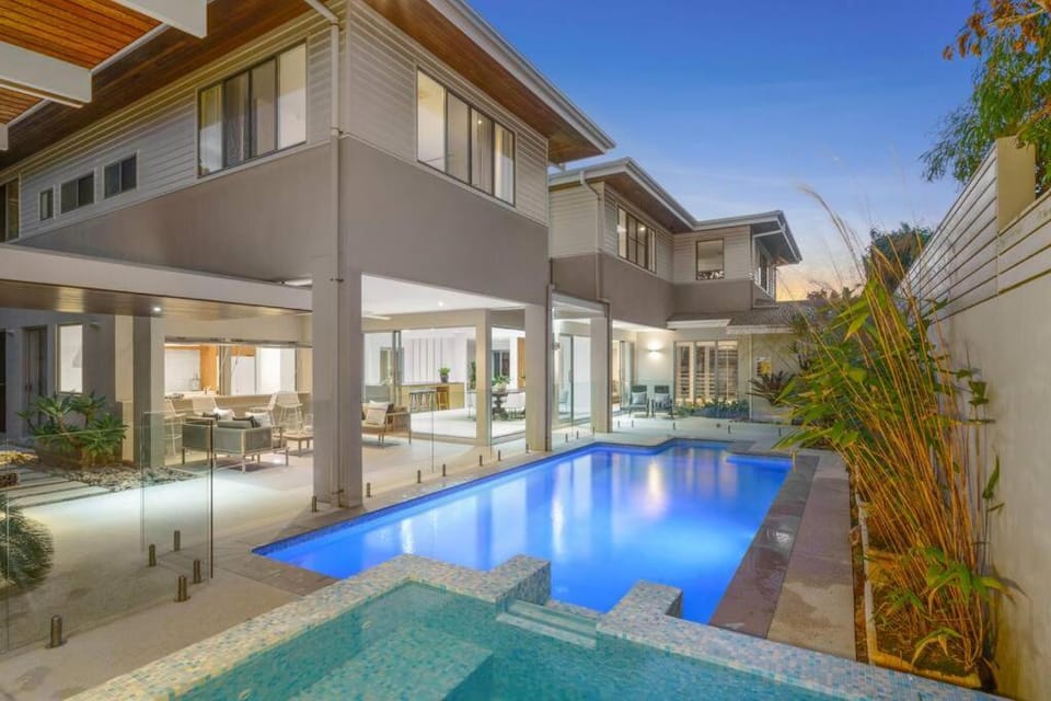 Property building, Swimming pool