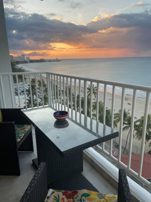 Beach Front Condo in Isla Verde! Apartment in Carolina