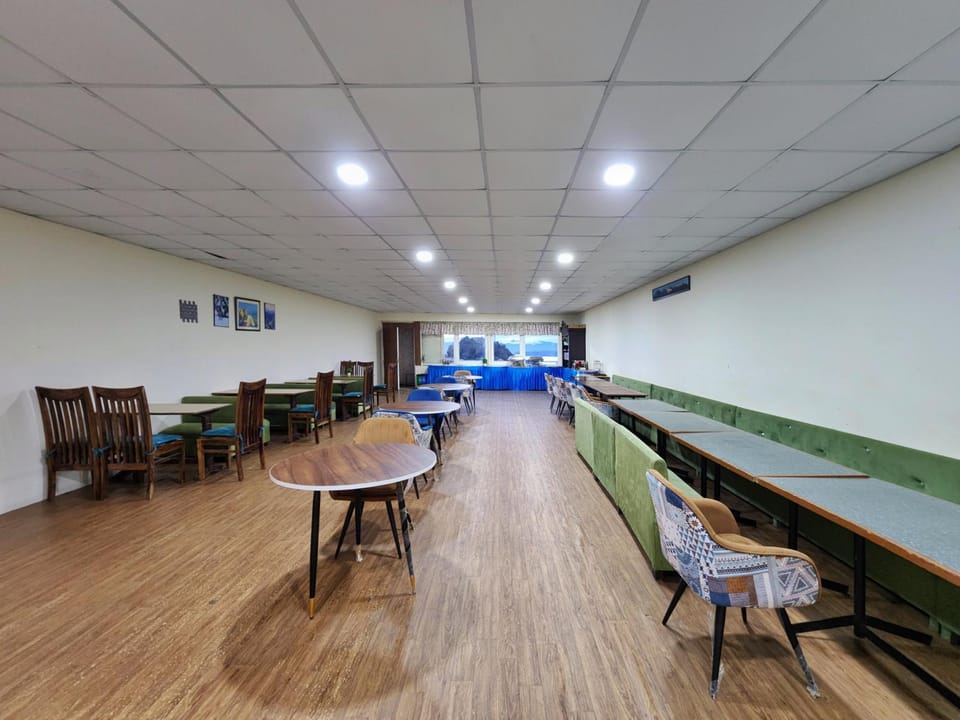 The Ashoka Inn 300mts walkable from Mall Road Hotel in Shimla