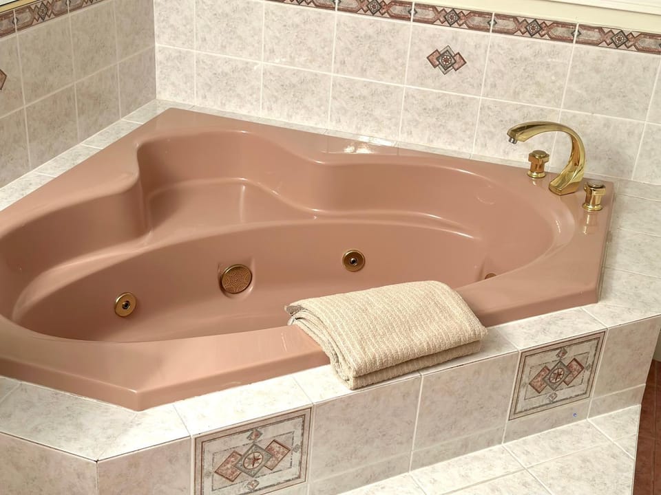 Hot Tub, Bathroom, Bath, towels