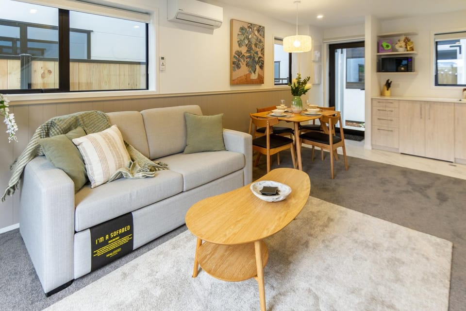 TV and multimedia, Kitchen or kitchenette, Living room, Seating area, Dining area, minibar, air conditioner