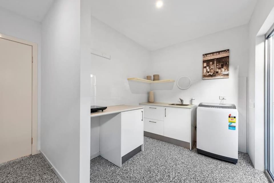 Scarborough Beach Break Holidays - Unit 3 Apartment in Brisbane