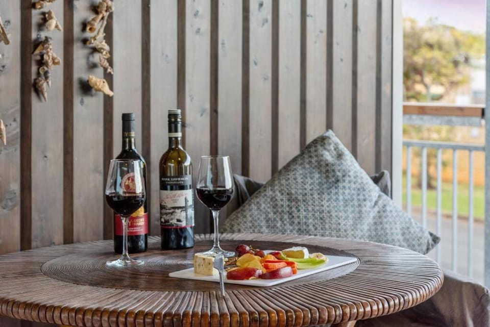 Scarborough Beach Break Holidays - Unit 3 Apartment in Brisbane