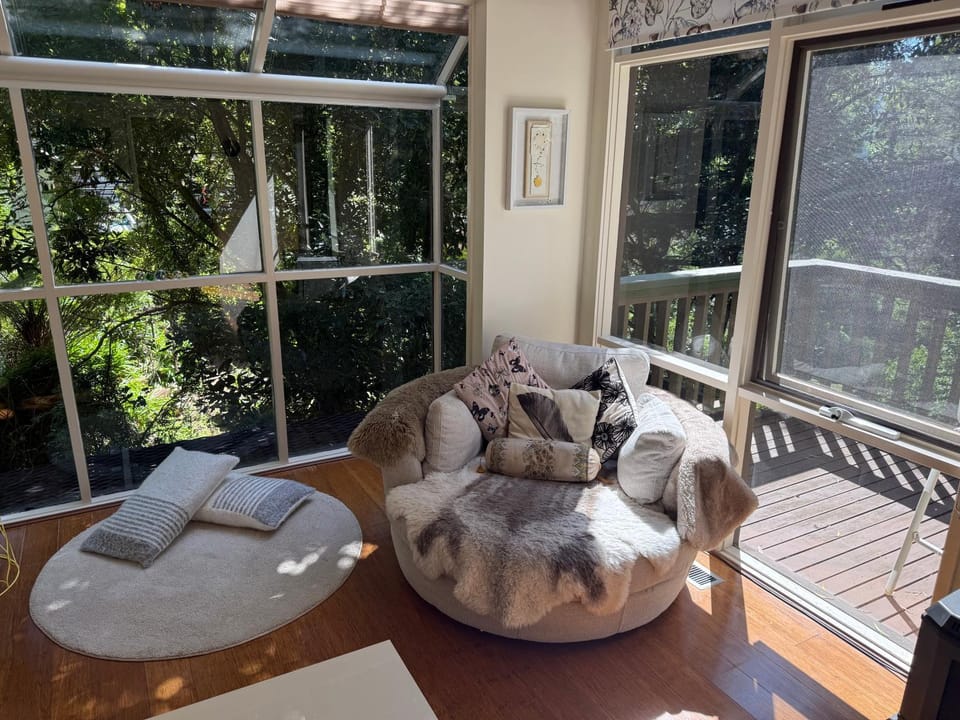 View (from property/room), Living room, Seating area