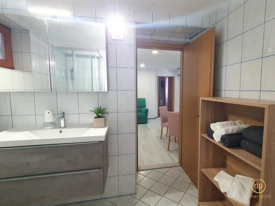 Bathroom, towels