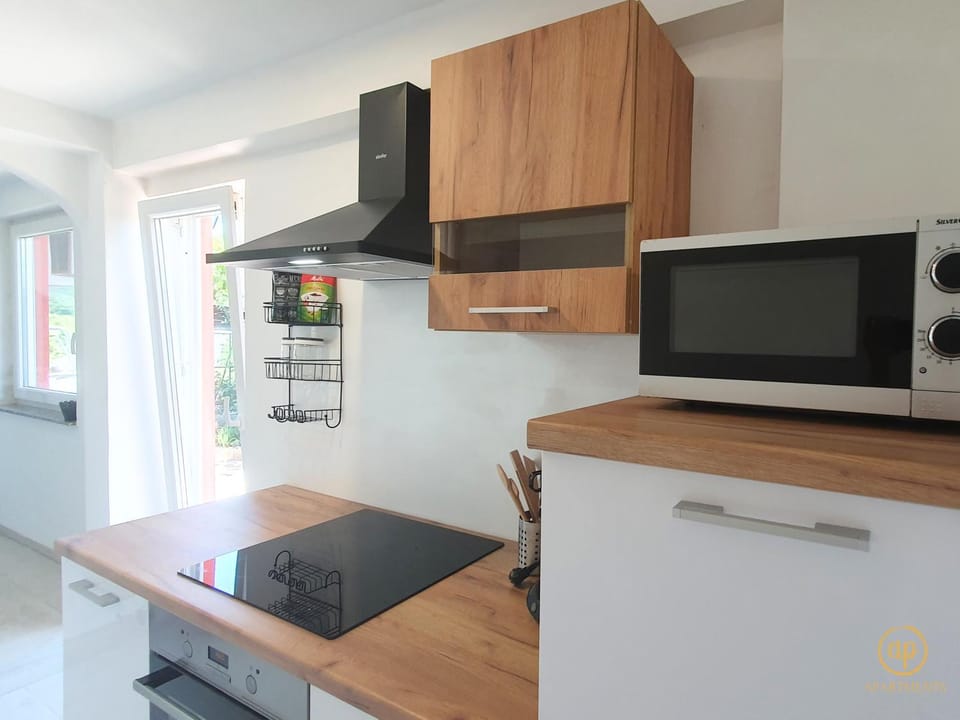 TV and multimedia, Kitchen or kitchenette, oven, stove