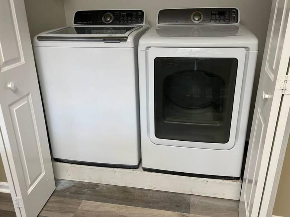 NEW King Beds 86 inch RokuTV and Massage at the Comfort Haven Apartment in Georgia