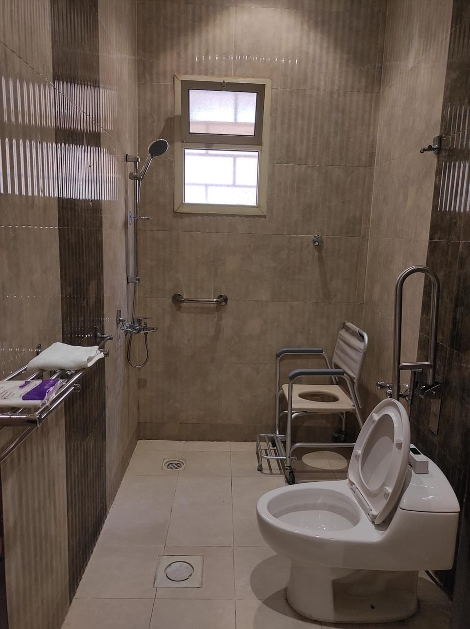 Shower, Toilet, Bathroom, towels