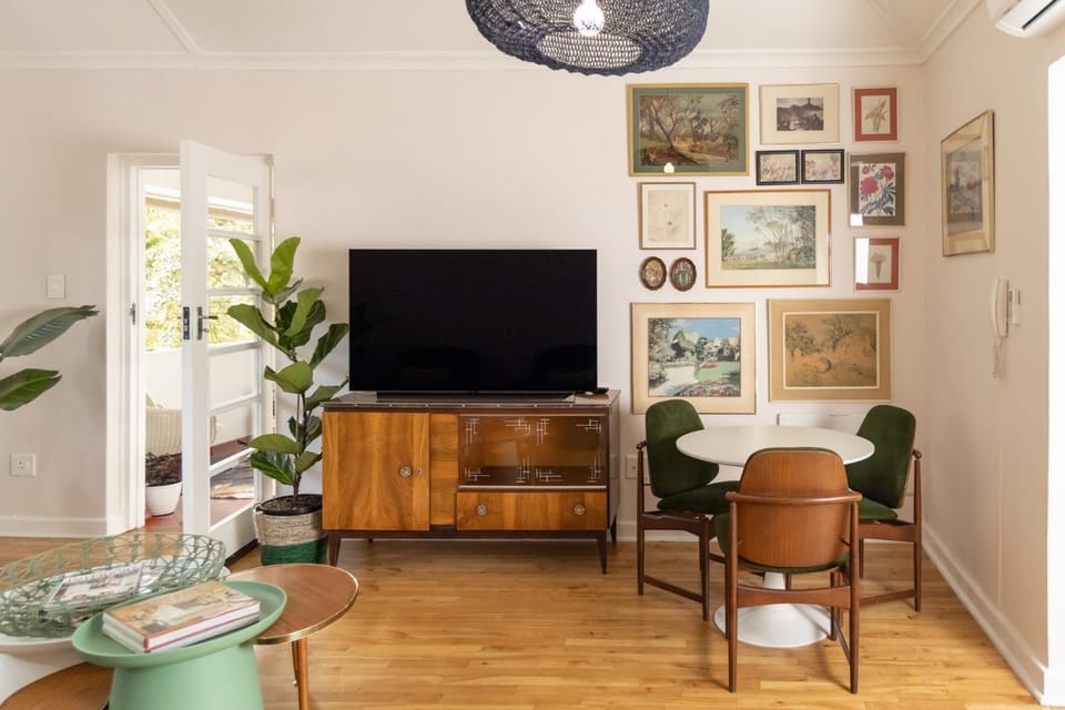 Communal lounge/ TV room, TV and multimedia, Dinner