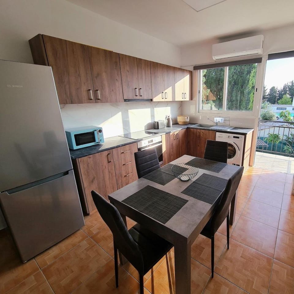 Kitchen or kitchenette, Dining area, dishwasher, minibar, pet friendly, stove, toaster
