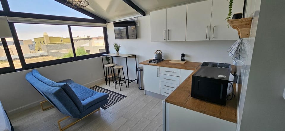 Kitchen or kitchenette, Living room, Dining area