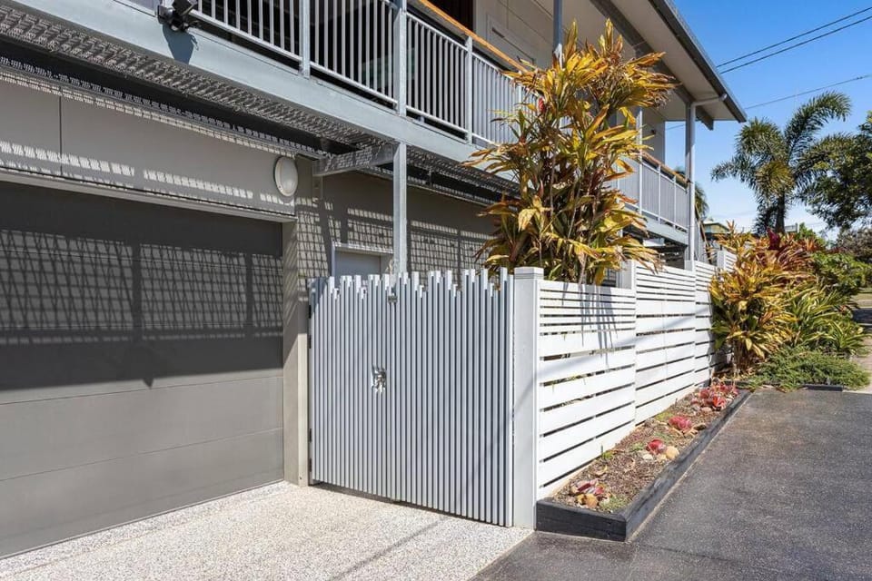 Scarborough Beach Break Holidays - Unit 5 Apartment in Brisbane
