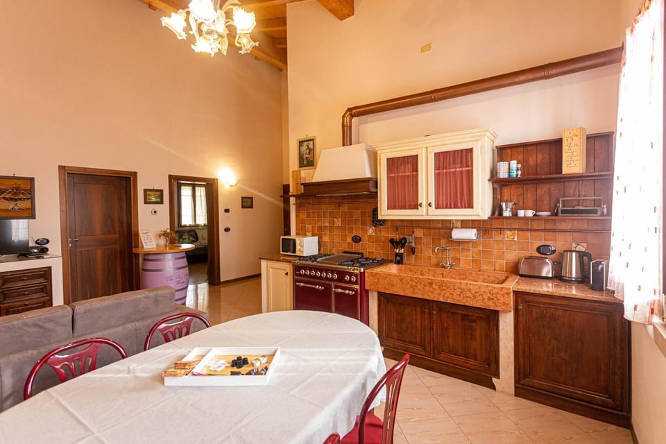 Coffee/tea facilities, Kitchen or kitchenette, Dining area, minibar, pet friendly, stove, toaster